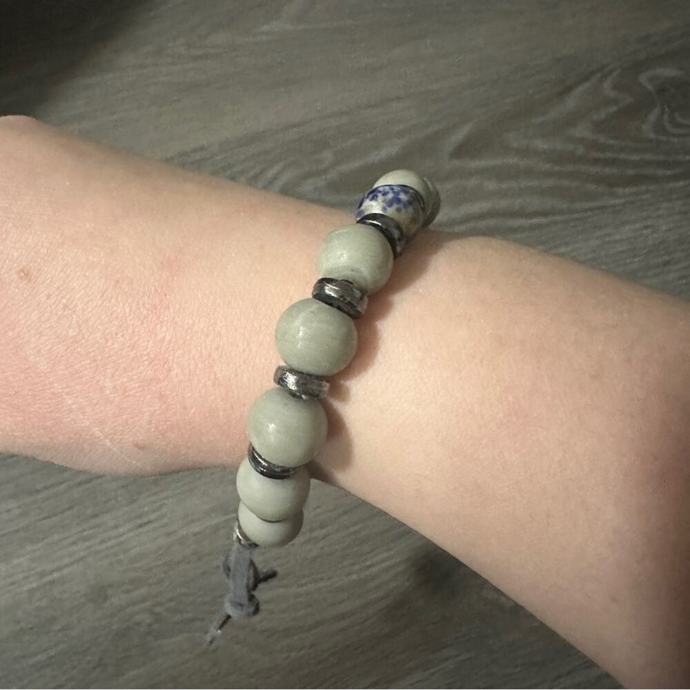 Buckhead Betties Gray & Blue Beaded Adjustable Bracelet NEW - Picture 2 of 4